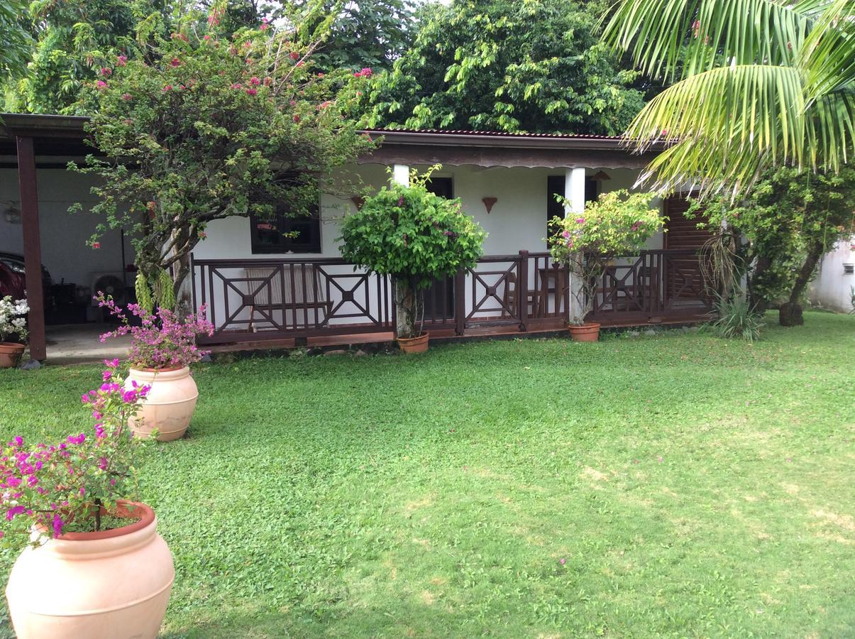Le Bungalow Des Bougainvilliers Ducos Esterno foto