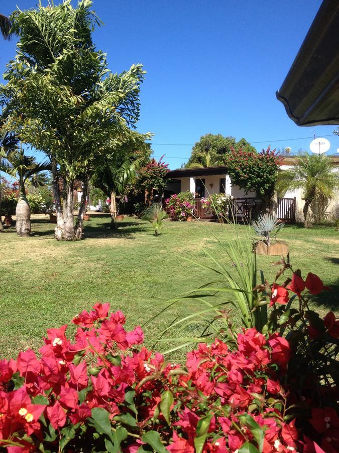 Le Bungalow Des Bougainvilliers Ducos Esterno foto